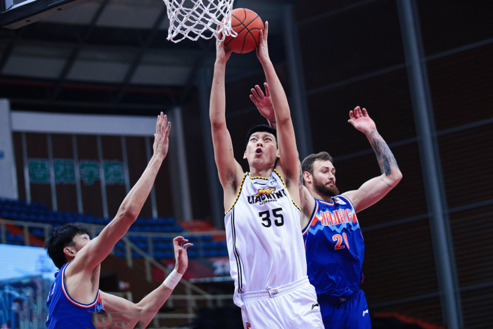 包含凯尔特人碾压新疆队，高诗岩刷新纪录的词条