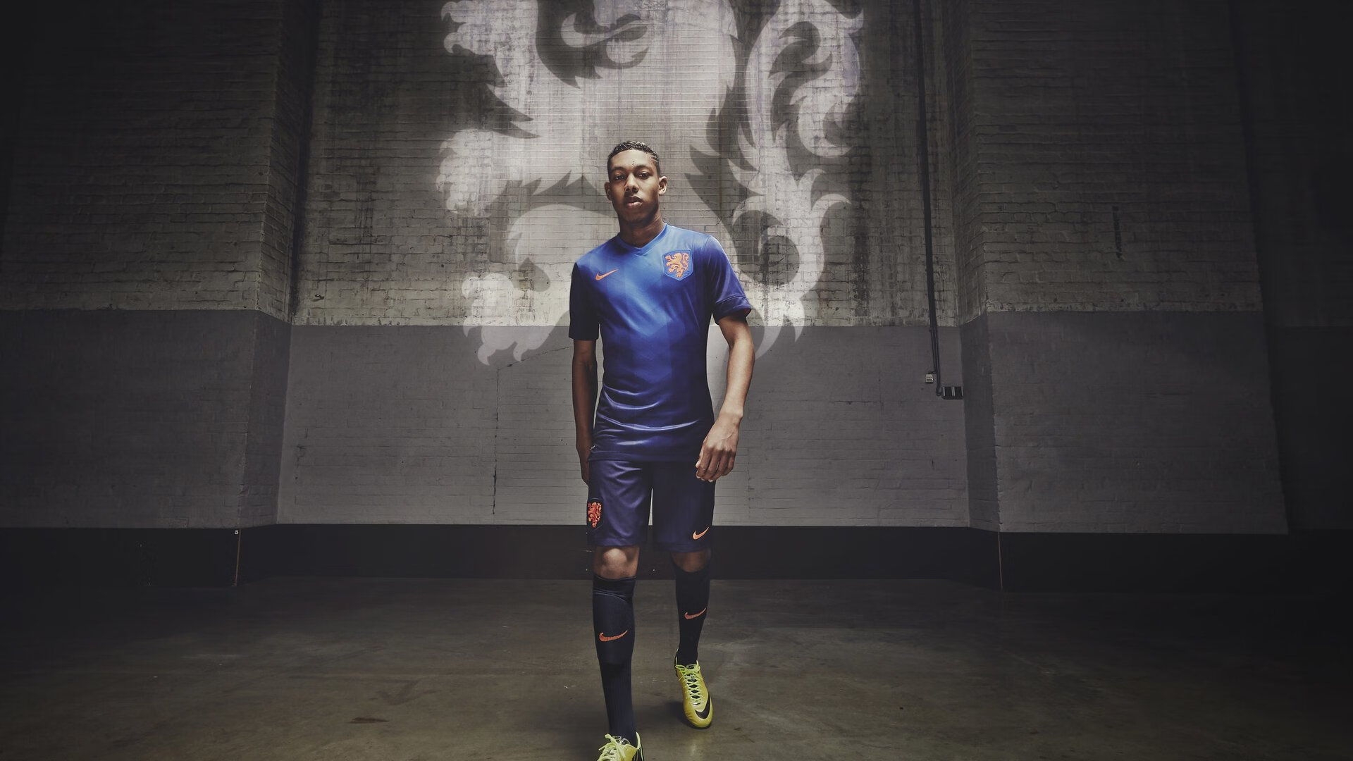 英超争冠之夜，拉亚成为全场焦点