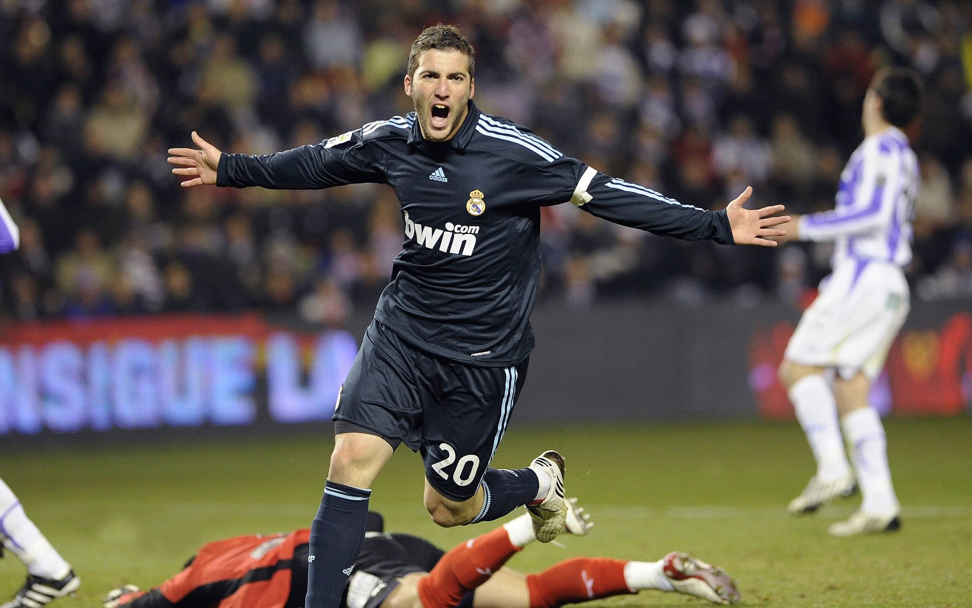 巴黎速胜卡塔尔，托尼的自我救赎与足球的永恒诗篇